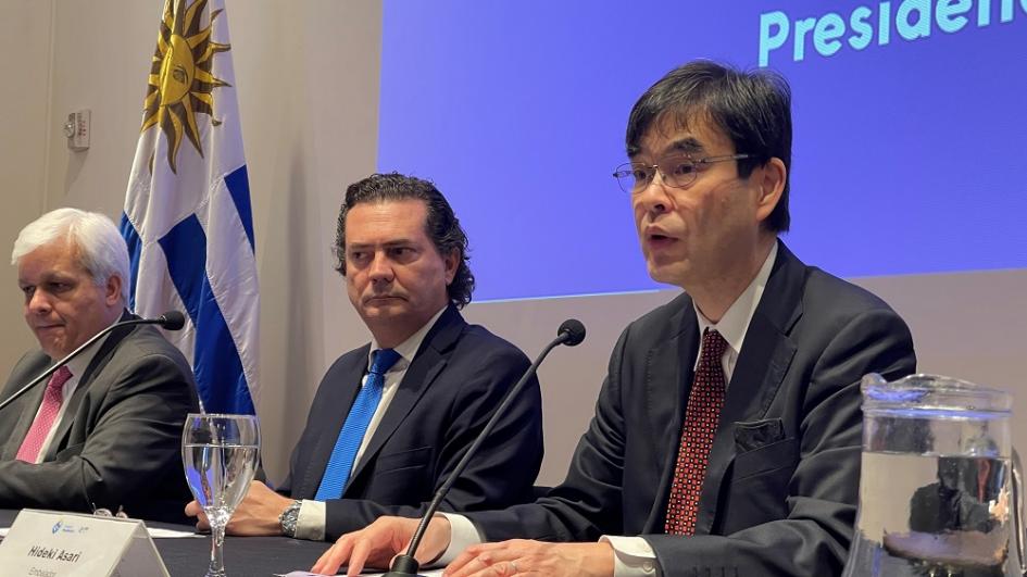 Embajador, Alejandro Mernies; prosecretario, Rodrigo Ferrés y embajador de Japón, Hideki Asari. Embajador, Alejandro Mernies; prosecretario, Rodrigo Ferrés y embajador de Japón, Hideki Asari.