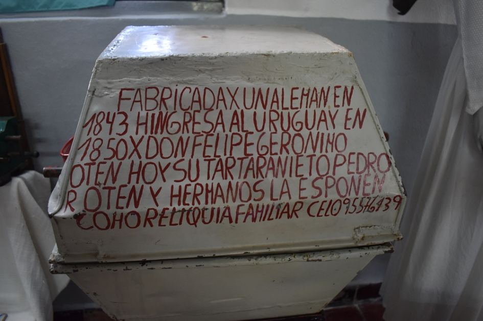 Lavarropas antiguo. Museo Escolar Rural de Altos del Perdido, Soriano
