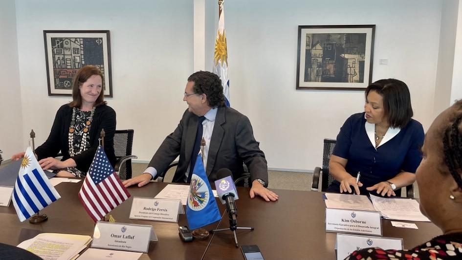 Firma de convenio entre OEA y AUCI en Torre Ejecutiva. Firma de convenio entre OEA y AUCI en Torre Ejecutiva.