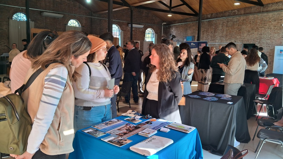 Feria de Oportunidades en Colonia del Sacramento.