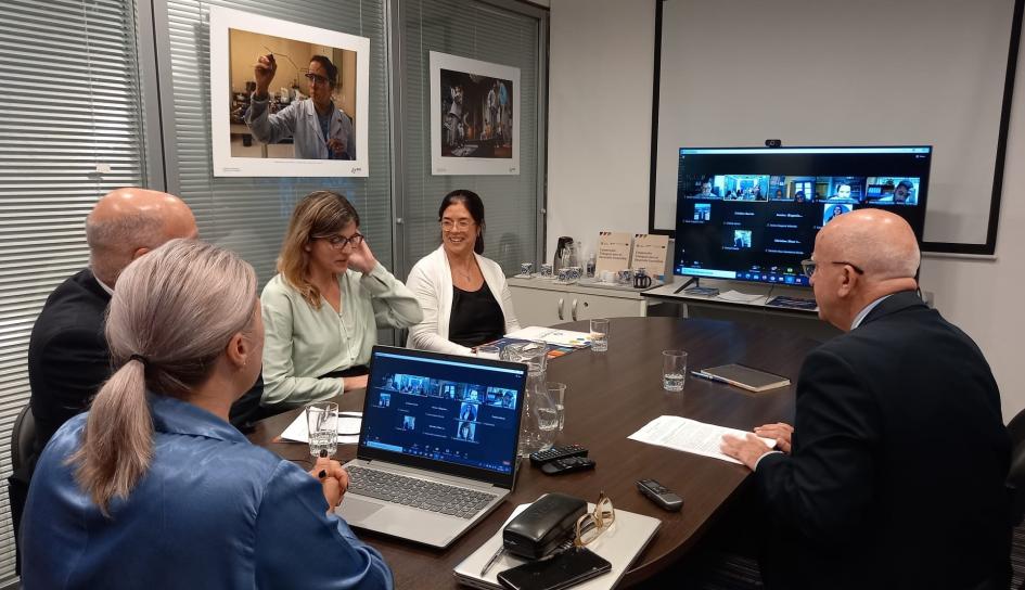 Reunión Mercociudades, AUCI e intendencias. Reunión Mercociudades, AUCI e intendencias.