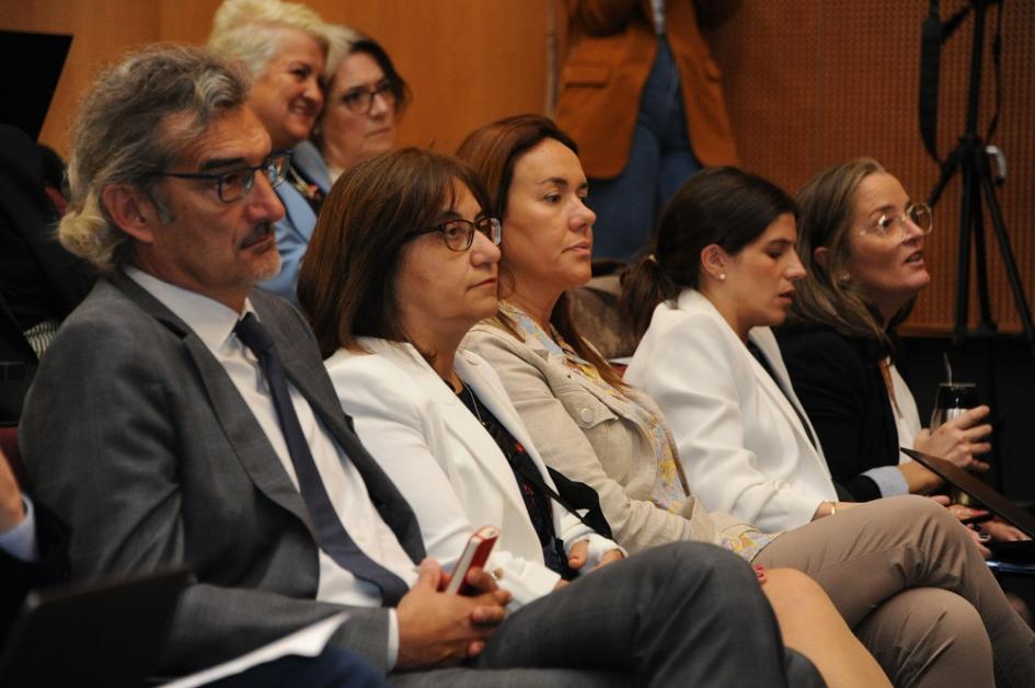 Seminario internacional “Salud Mental Adolescente: aportes a la estrategia nacional” Seminario internacional “Salud Mental Adolescente: aportes a la estrategia nacional”