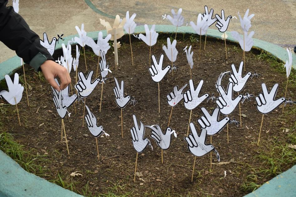 Compartiendo “Historias de Paz” en escuela Canadá