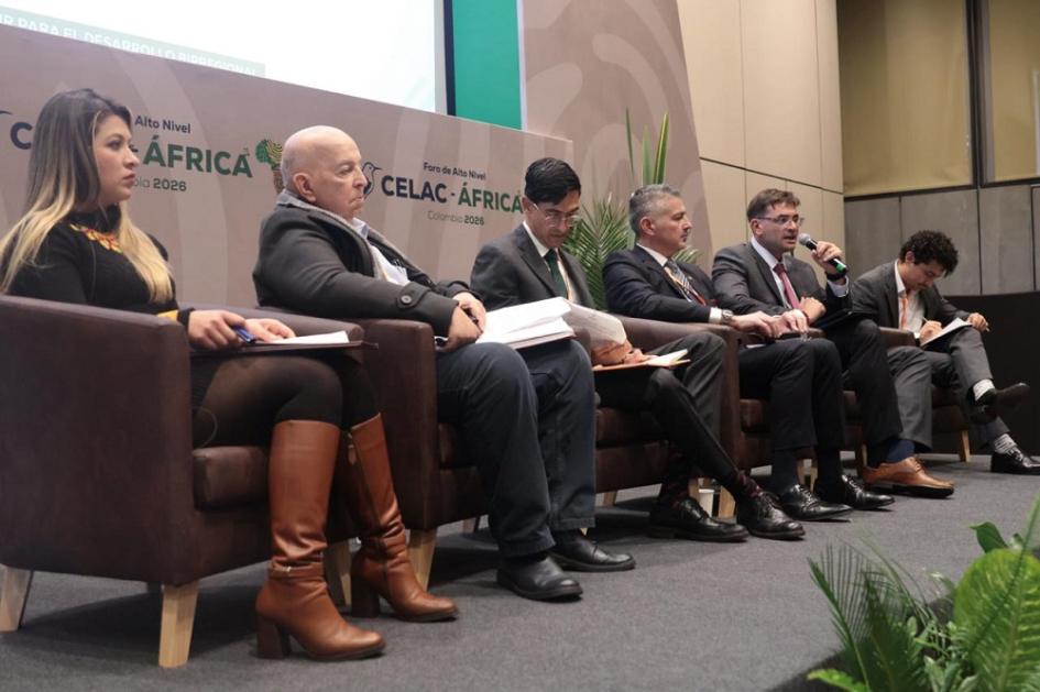 Panel 1: Construcción de paz desde un enfoque institucional y policial. Panel 1: Construcción de paz desde un enfoque institucional y policial.