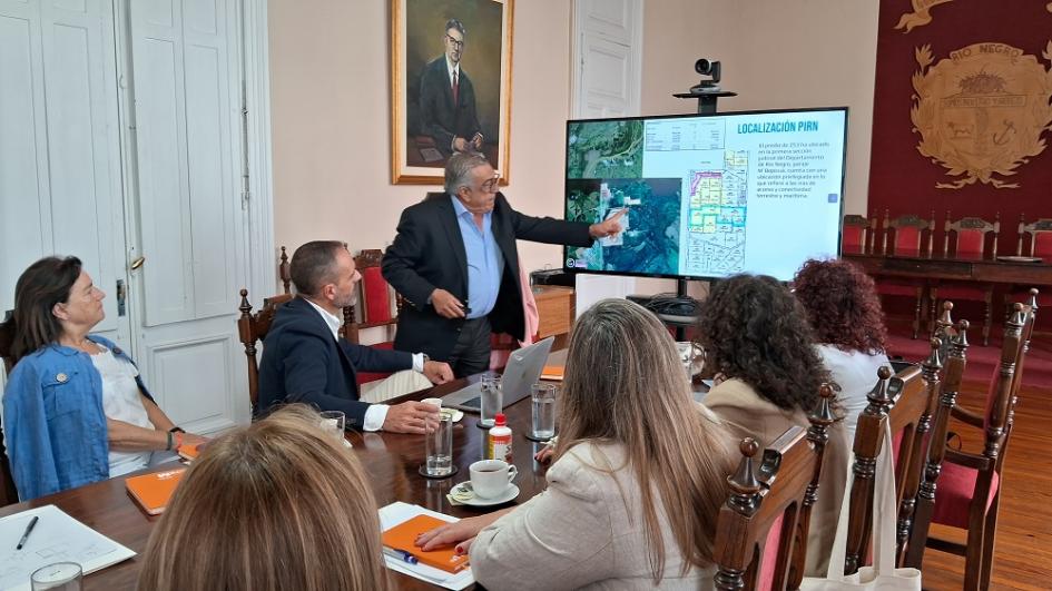 Reunión en Intendencia de Río Negro