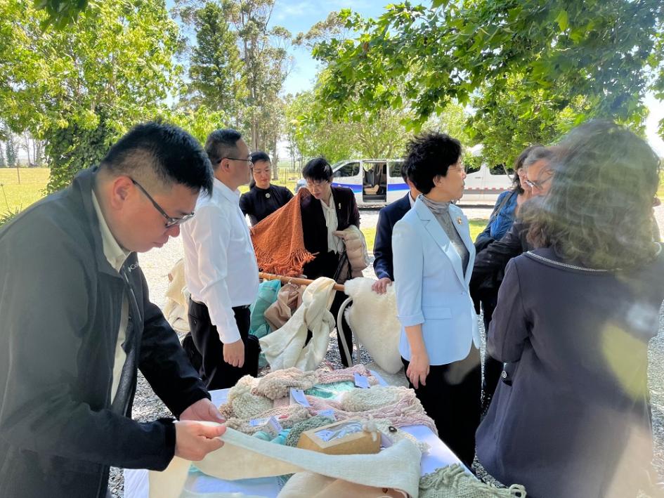 Autoridades y empresarios de San José recibieron a delegación de Chongqing 