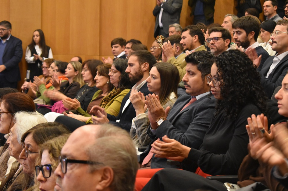 Conversatorio sobre Informe del PNUD "Democracias bajo presión"