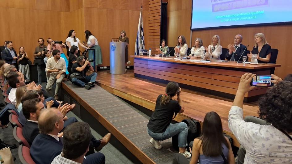 Día Internacional de las Mujeres Día Internacional de las Mujeres