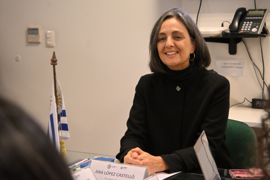Funcionarios de ESCO y AUCI en Torre Ejecutiva, Montevideo