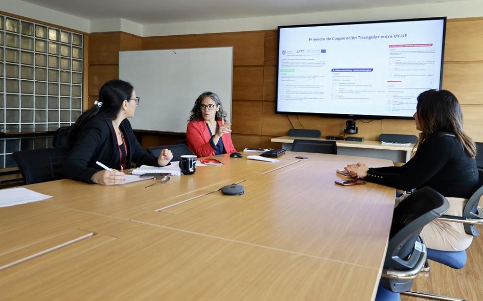 Chile y Uruguay analizaron la comunicación de proyectos de cooperación con UE Chile y Uruguay analizaron la comunicación de proyectos de cooperación con UE