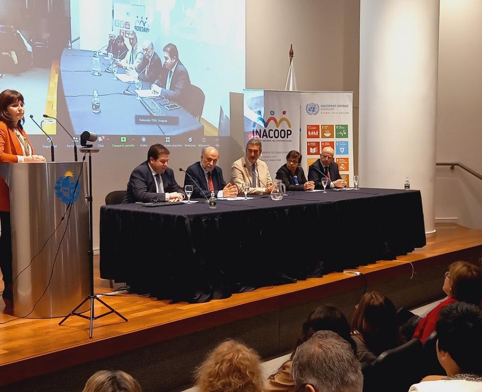 Diálogos sobre el futuro de Uruguay: “Nuevos escenarios para el Cooperativismo y la Economía Social” Diálogos sobre el futuro de Uruguay: “Nuevos escenarios para el Cooperativismo y la Economía Social”
