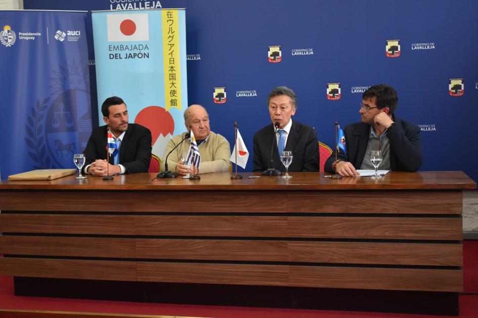 Autoridades de Embajada de Japón, Intendencia de Lavalleja y AUCI
