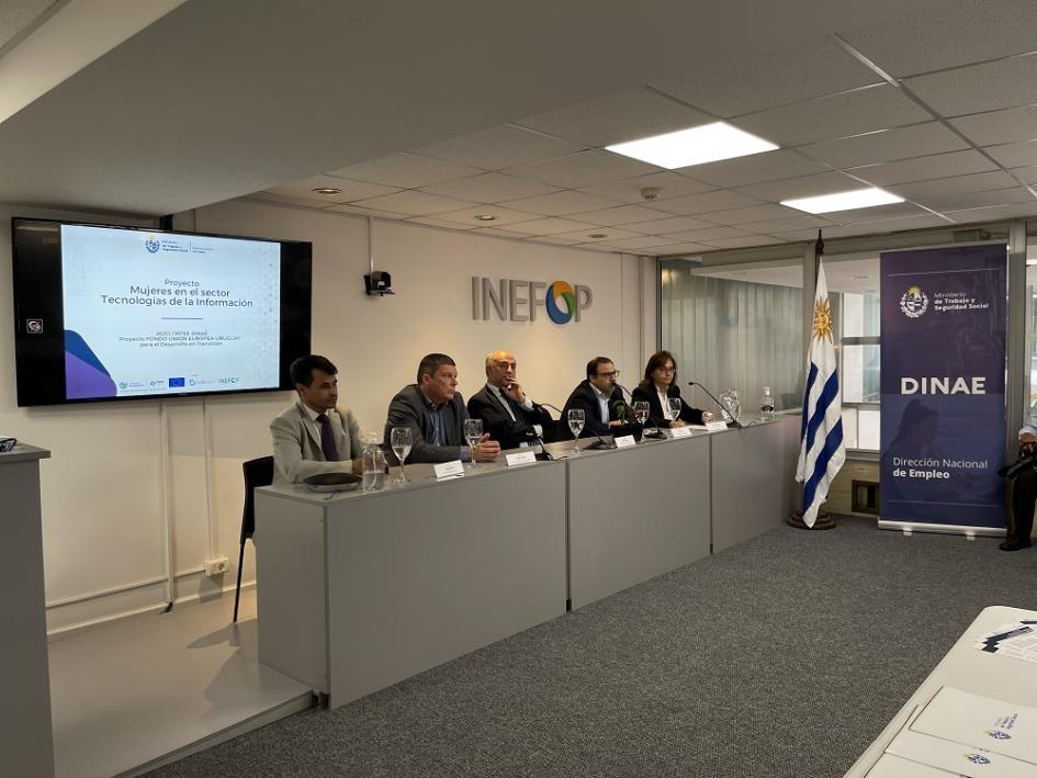 Lanzamiento en Montevideo del proyecto Mujeres en Tecnologías de la Información Lanzamiento en Montevideo del proyecto Mujeres en Tecnologías de la Información