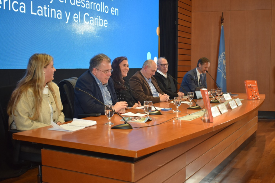 Conversatorio sobre Informe del PNUD "Democracias bajo presión"