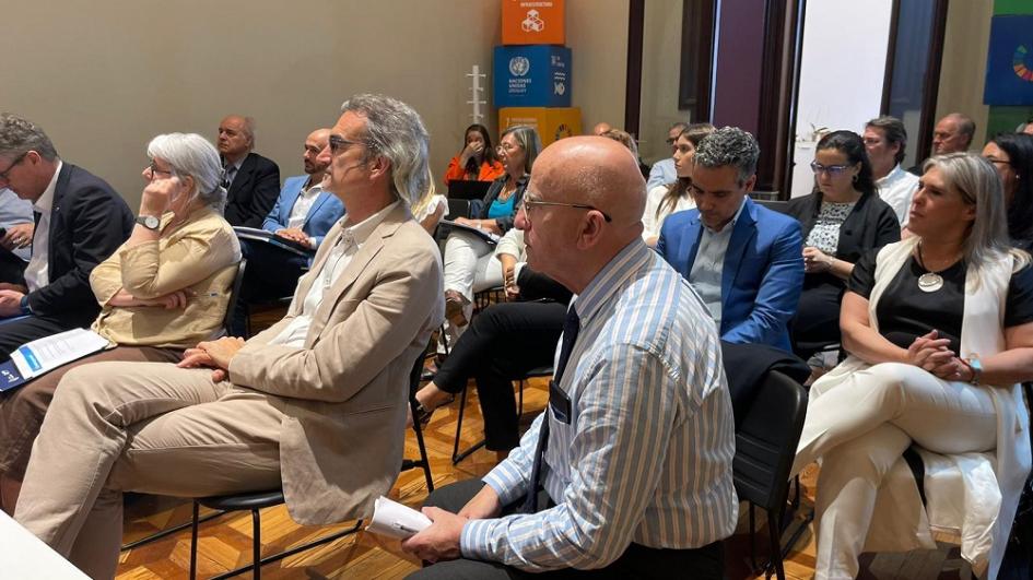 Reunión de representantes de AUCI, organismos internacionales e intendencias. Reunión de representantes de AUCI, organismos internacionales e intendencias.