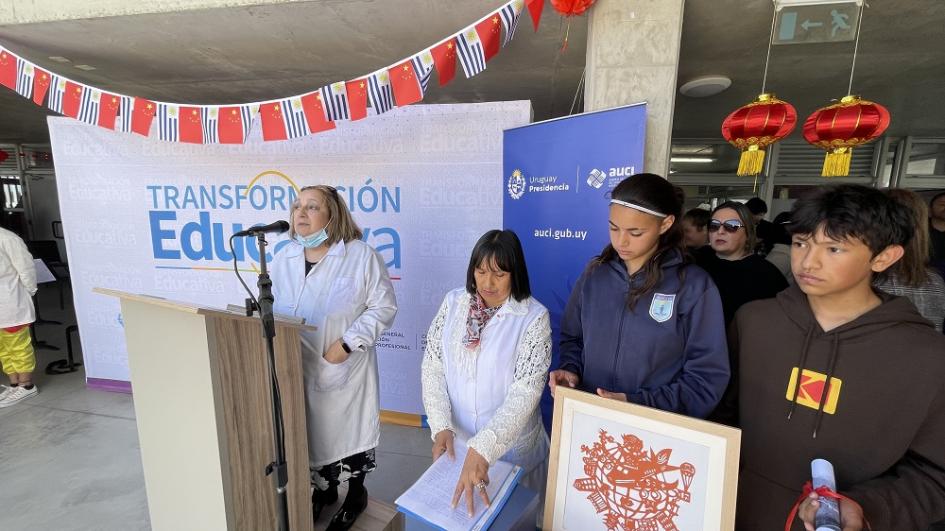 Inauguración de la escuela n.° 319, República Popular China