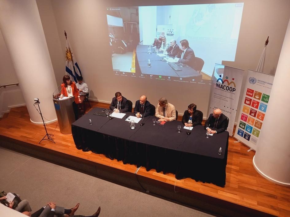 Diálogos sobre el futuro de Uruguay: “Nuevos escenarios para el Cooperativismo y la Economía Social” Diálogos sobre el futuro de Uruguay: “Nuevos escenarios para el Cooperativismo y la Economía Social”