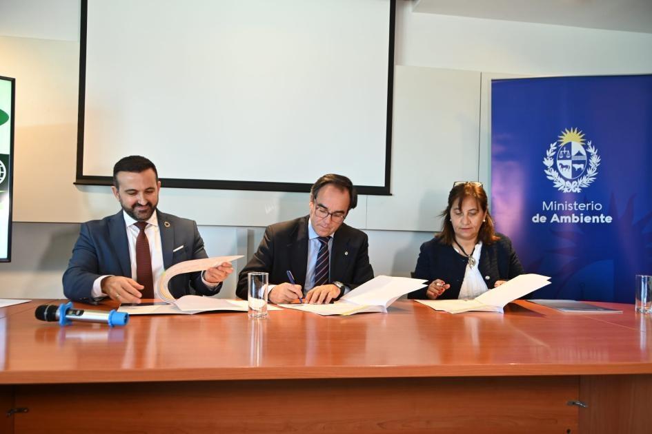 Presentación y firma de acuerdo para realizar proyecto que fortalece la cuenca del río Santa Lucía Presentación y firma de acuerdo para realizar proyecto que fortalece la cuenca del río Santa Lucía