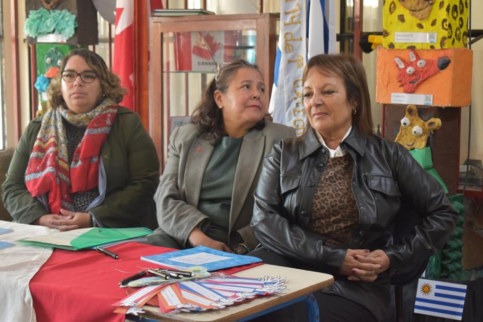 Compartiendo “Historias de Paz” en escuela Canadá
