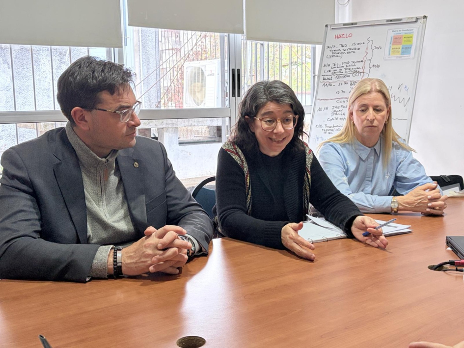 Encuentro de equipos de AUCI y autoridades de Cerro Largo en las instalaciones de la intendencia.