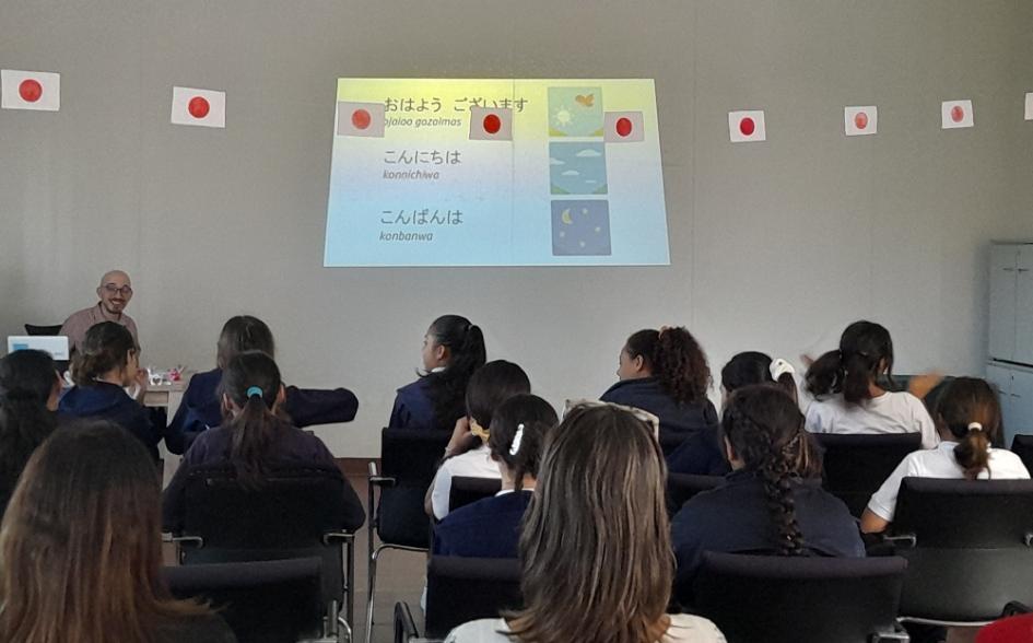 Firma de proyecto Kusanone para mejoramiento edilicio del colegio "Los Rosales" Firma de proyecto Kusanone para mejoramiento edilicio del colegio "Los Rosales"