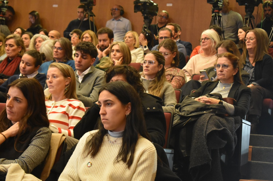 Conversatorio sobre Informe del PNUD "Democracias bajo presión"