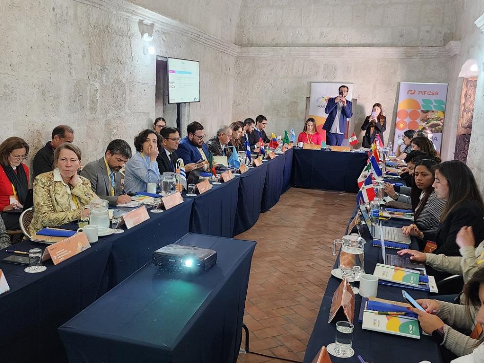 Co-laboratorio Más que tres 2025, conectando experiencias, construyendo futuro Co-laboratorio Más que tres 2025, conectando experiencias, construyendo futuro