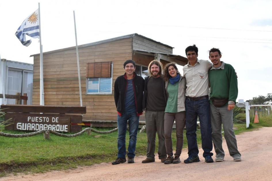 John Rueda y José Carlos Nieto del SERNANP de Perú con Guardaparques de Rocha