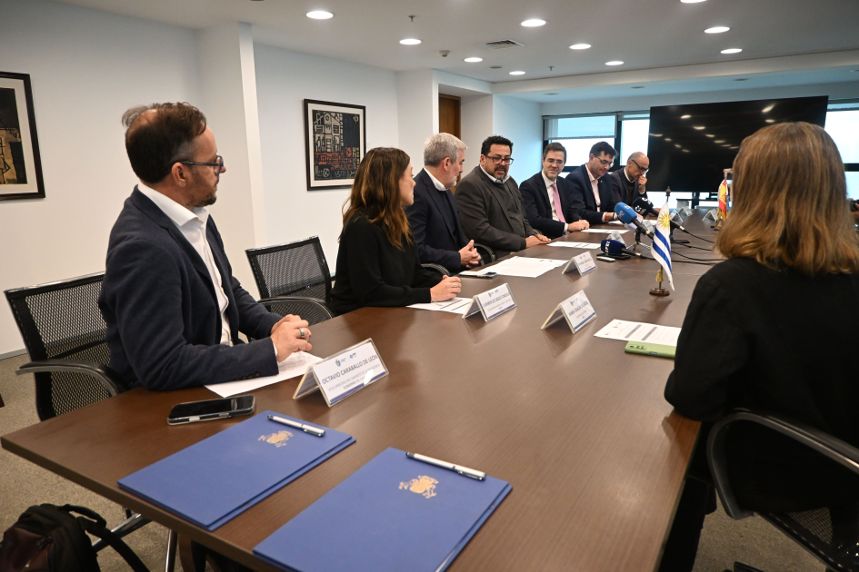 Firma MOU Canarias y Uruguay Firma MOU Canarias y Uruguay