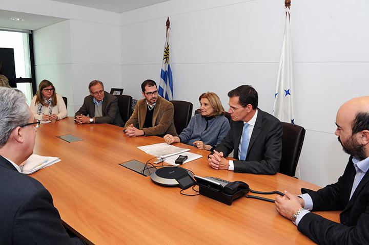 Uruguay y FAO firmaron proyecto para eliminar plaguicidas obsoletos Uruguay y FAO firmaron proyecto para eliminar plaguicidas obsoletos