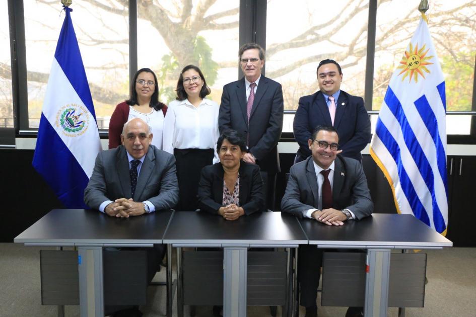 Comisión mixta Uruguay y El Salvador