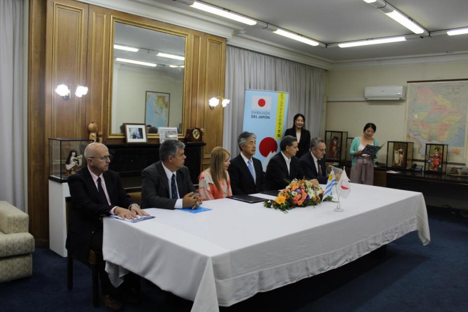 Participantes del acto de donación