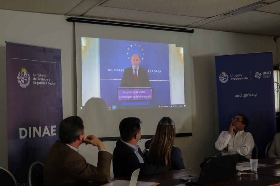 Lanzamiento en Salto del proyecto Mujeres en el sector de las tecnologías de la información