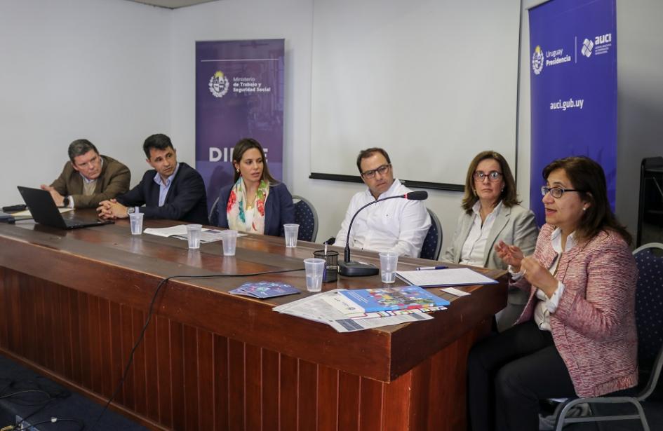 Lanzamiento en Salto del proyecto Mujeres en el sector de las tecnologías de la información Lanzamiento en Salto del proyecto Mujeres en el sector de las tecnologías de la información