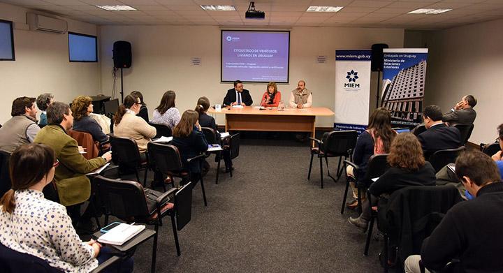 Chile y Uruguay intercambian experiencias sobre etiquetado vehicular Chile y Uruguay intercambian experiencias sobre etiquetado vehicular