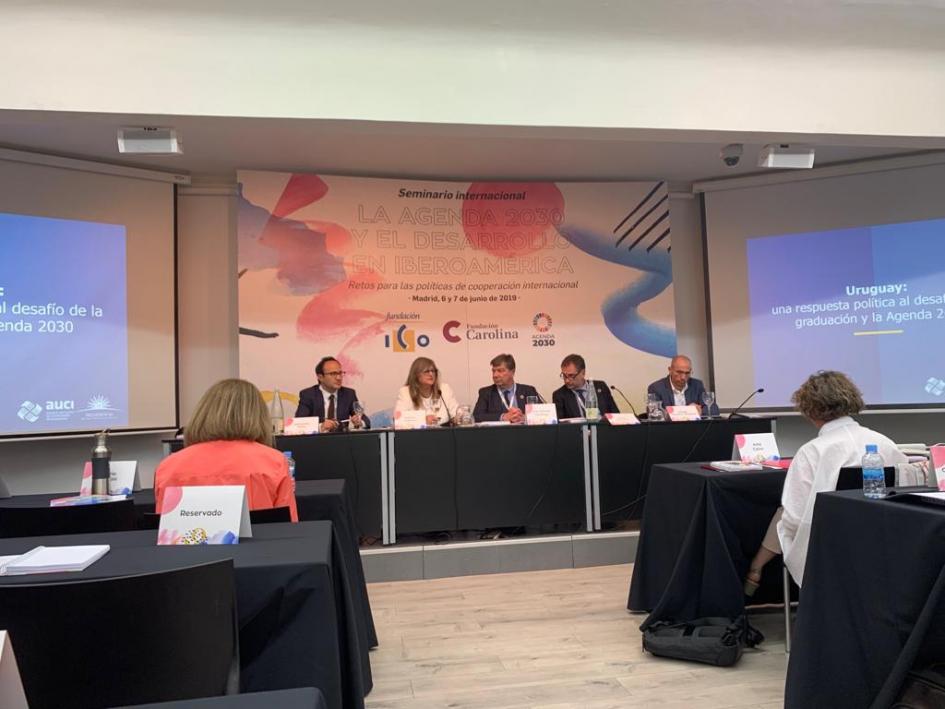 Andrea Vignolo en mesa América Latina en transición y la transformación de la cooperación internacional Andrea Vignolo en mesa América Latina en transición y la transformación de la cooperación internacional