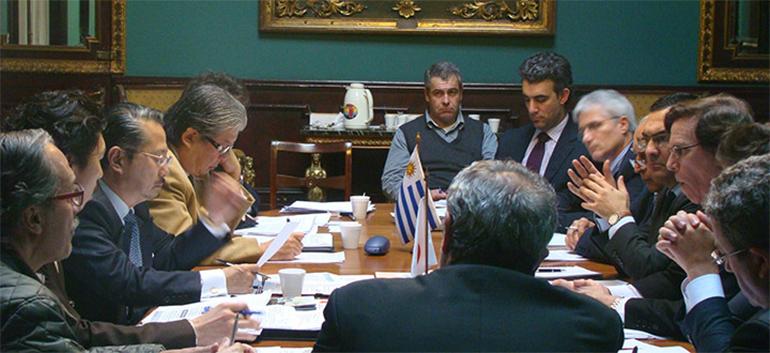 Uruguay y Japón se reunieron para definir líneas de trabajo en cooperación Uruguay y Japón se reunieron para definir líneas de trabajo en cooperación