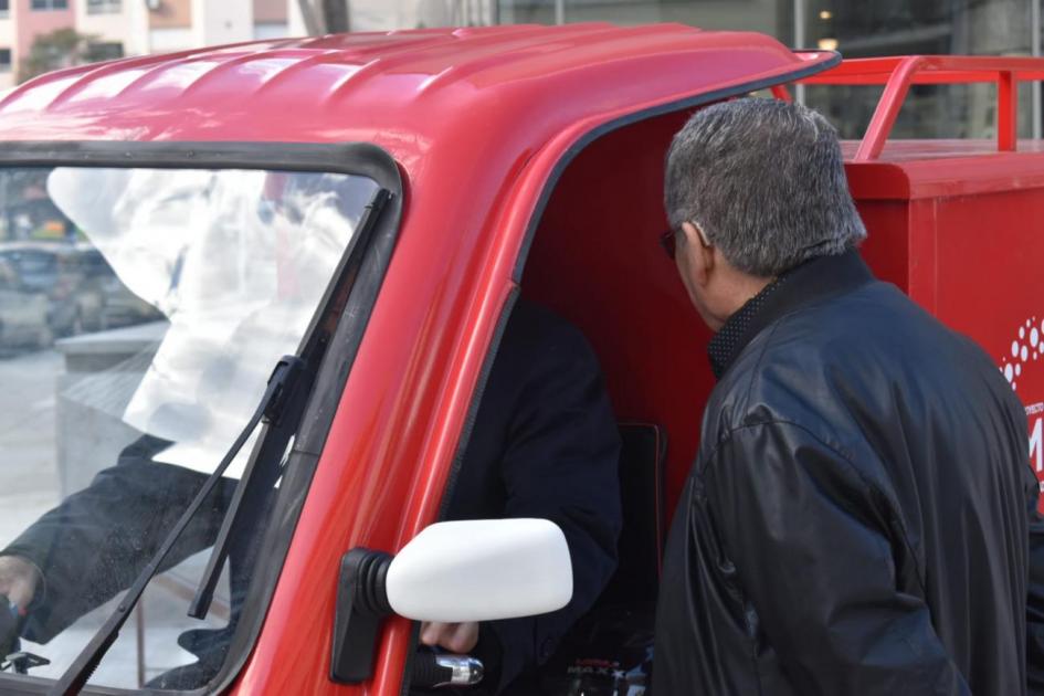 El público probando los vehículos El público probando los vehículos