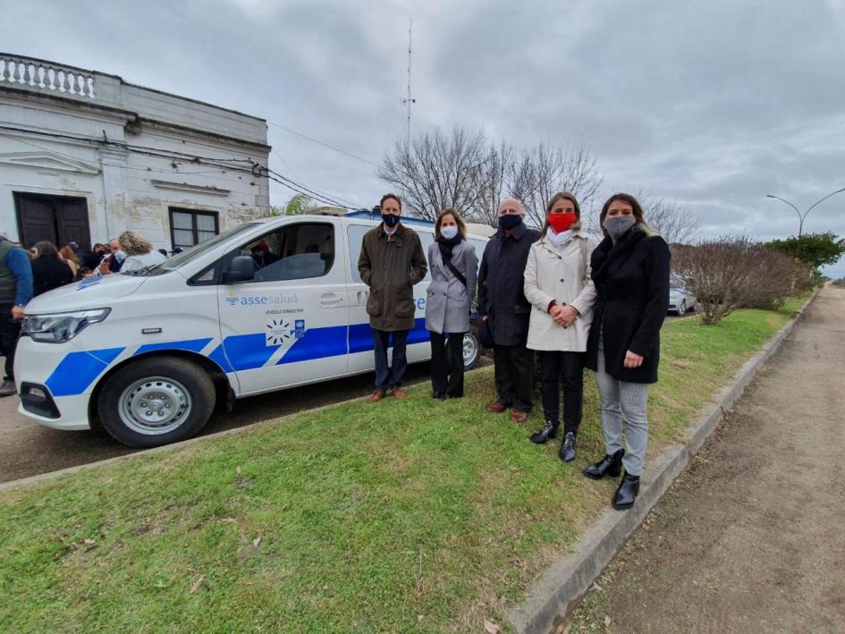 Director de AUCI con equipo de PNUD