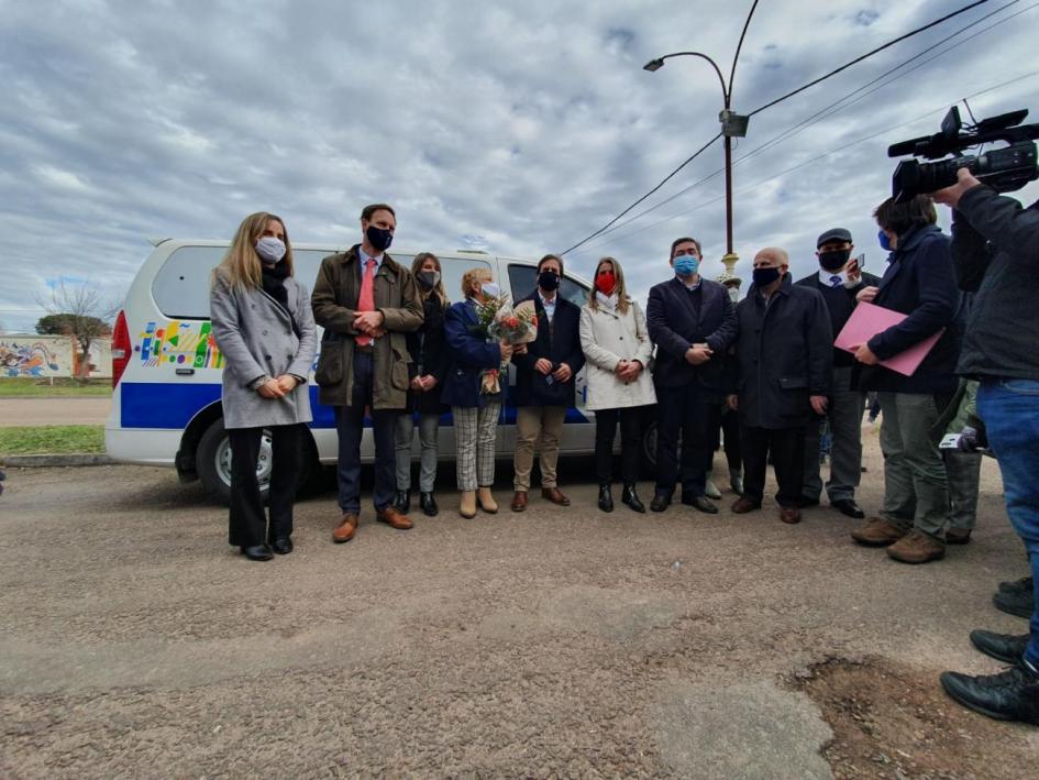 Autoridades presentes en donación de ambulancia