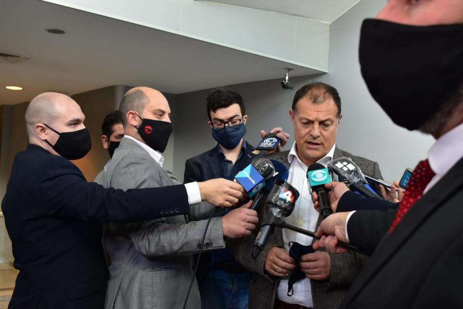 Contrado Ramos, director de la ONSC en rueda de prensa