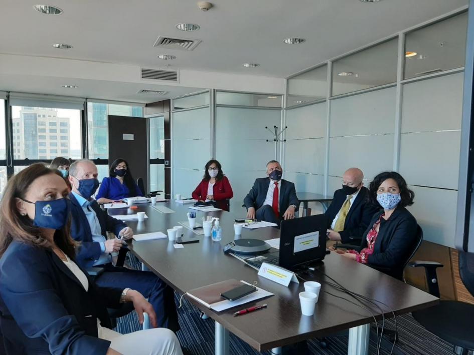 Con el fin de trabajar en las prioridades de cooperación entre Uruguay la Unión Europea en materia de medio ambiente y cambio climático, el jueves 15 de octubre se realizó un encuentro de trabajo en el que participaron representantes de los Ministerios de Ambiente y de Ganadería, Agricultura y Pesca; representantes de la Delegación de la Unión Europea en Uruguay (DUE) y de la Agencia Uruguaya de Cooperación Internacional (AUCI). Con el fin de trabajar en las prioridades de cooperación entre Uruguay la Unión Europea en materia de medio ambiente y cambio climático, el jueves 15 de octubre se realizó un encuentro de trabajo en el que participaron representantes de los Ministerios de Ambiente y de Ganadería, Agricultura y Pesca; representantes de la Delegación de la Unión Europea en Uruguay (DUE) y de la Agencia Uruguaya de Cooperación Internacional (AUCI).