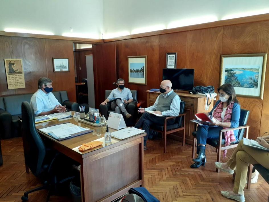 Reunión el intendente de Soriano, Guillermo Besozzi, el prosecretario Gonzalo Castillo y la directo Reunión el intendente de Soriano, Guillermo Besozzi, el prosecretario Gonzalo Castillo y la directo
