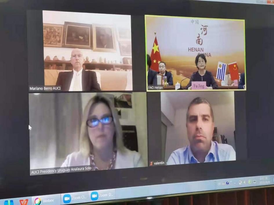 Mariano Berro, Analaura Soto, Valentín Trujillo y autoridades de China Mariano Berro, Analaura Soto, Valentín Trujillo y autoridades de China