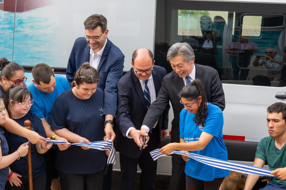Entrega de vehículo en el Centro de Rehabilitación Sakura
