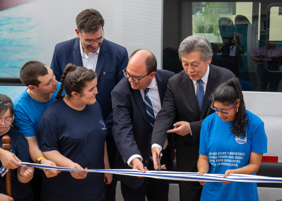 Entrega de vehículo en el Centro de Rehabilitación Sakura