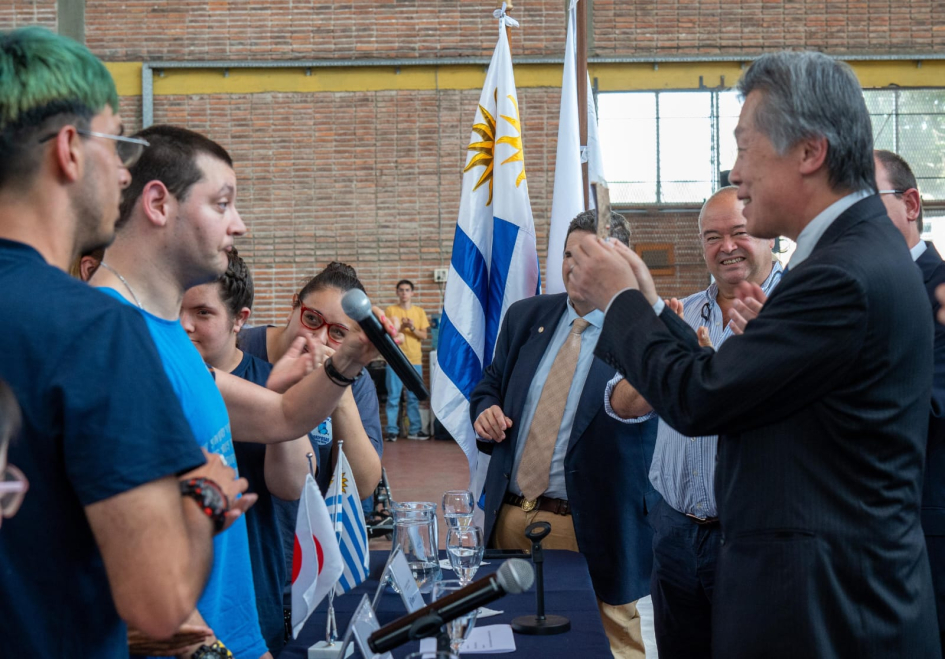 Entrega de vehículo en el Centro de Rehabilitación Sakura