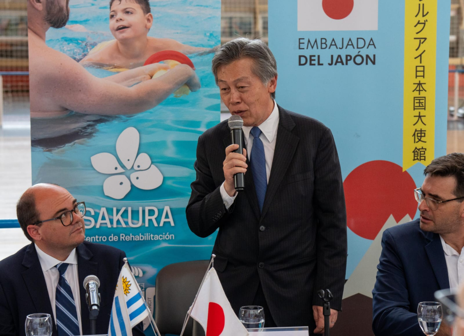 Entrega de vehículo en el Centro de Rehabilitación Sakura