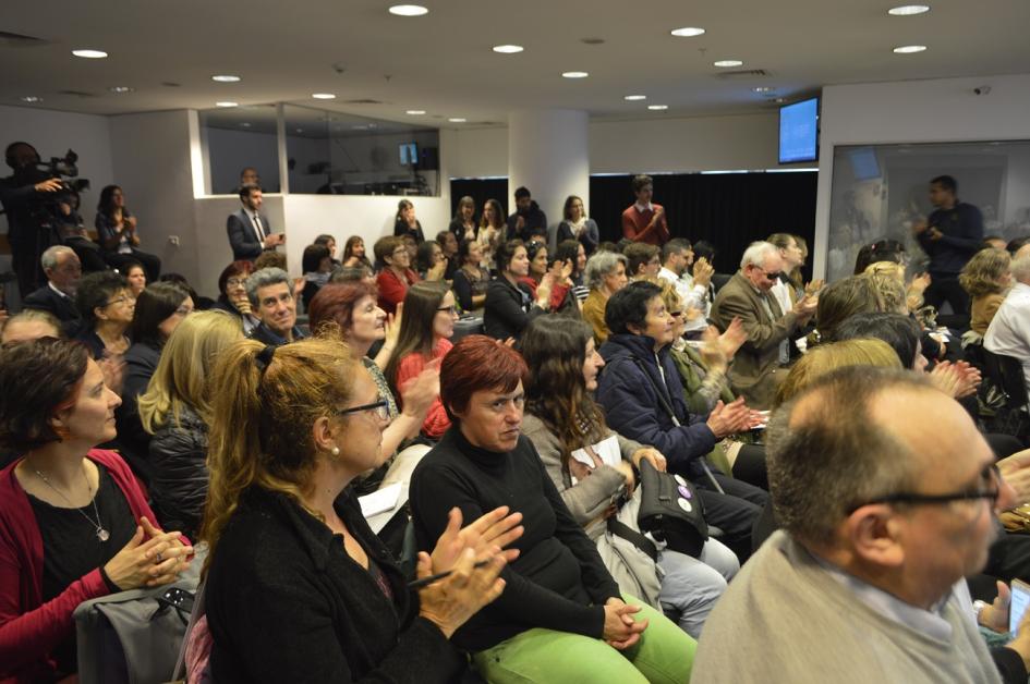 mostrando el auditoria en la presentación del proyecto