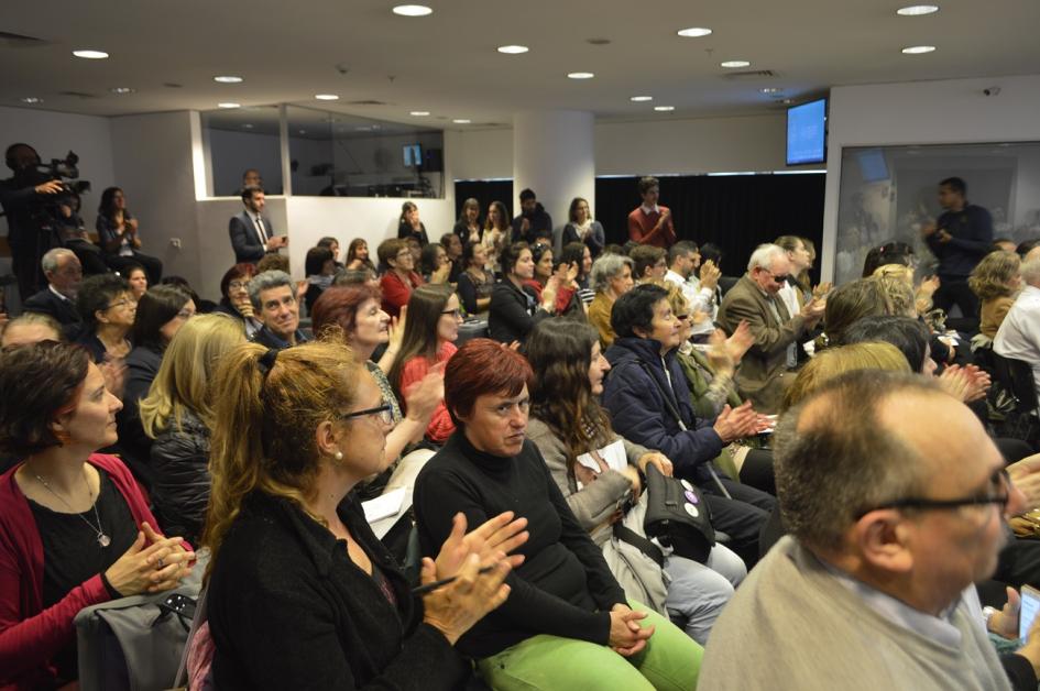 mostrando el auditoria en la presentación del proyecto